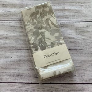 Calvin Klein "Scattered Leaves" Napkin Set - NWT